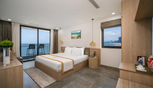 Premier King Room with Balcony and Ocean View