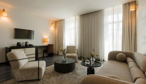 Elite One-Bedroom Suite