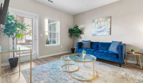 Deluxe Two-Bedroom Apartment with Garden View