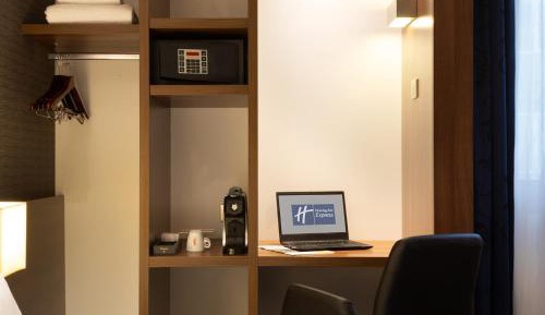 Standard Queen Room - Free Breakfast