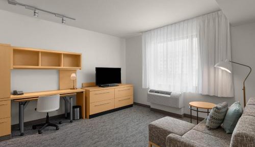 1 Bedroom Suite, 1 Queen, Sofa bed