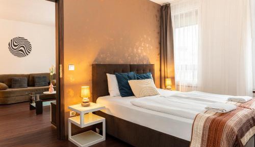 Deluxe One-Bedroom Apartment with Balcony 