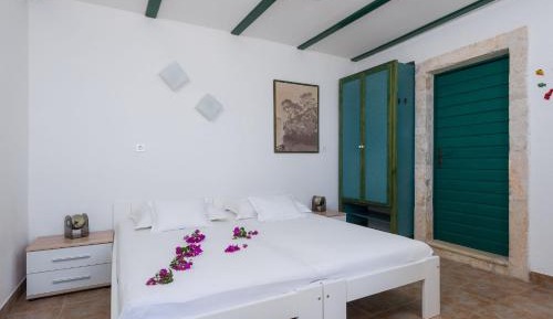 Classic One-Bedroom Apartment