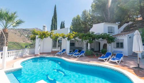 Villa with Garden View