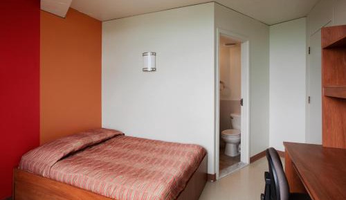 Queen Suite with Private Bathroom