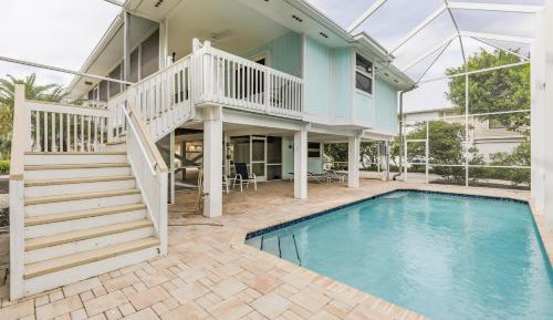 Three-Bedroom Holiday Home 