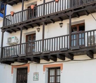 4-Room House (7-8 Adults)