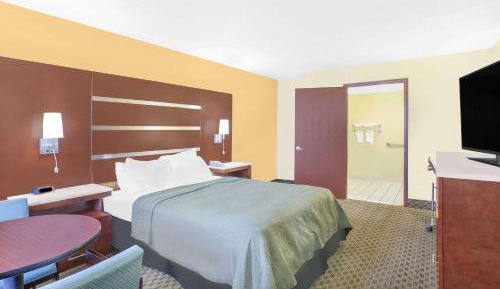 Queen Room - Disability Access - Non-Smoking