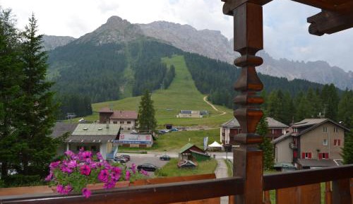 Apartment with Mountain View