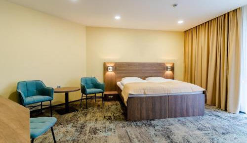 Double or Twin Room with Mountain View