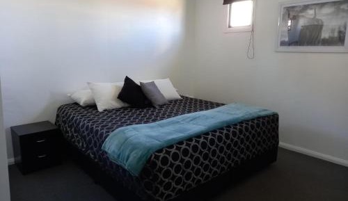 One Bedroom Self Contained Cottage