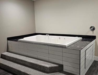 King Room with Spa Bath