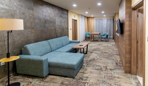 Two-Bedroom Family Apartment with Mountain View