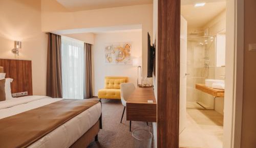 Triple Room with City View