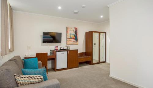 Contemporary Queen and Sofa Bed