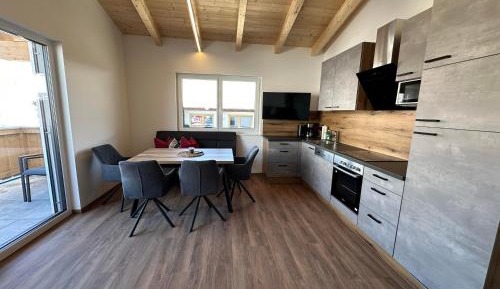 Apartment with Mountain View