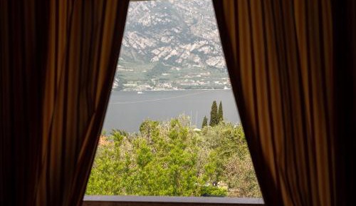 Suite with Lake View