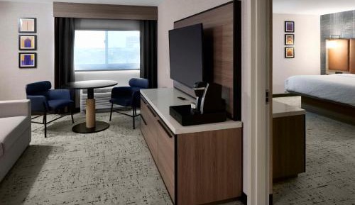 King Room with Roll-In Shower - Mobility Accessible