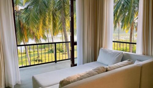 Suite with Lake View