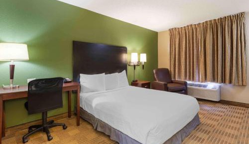 Queen studio with 1 Queen Bed - Disability Access/Non-Smoking