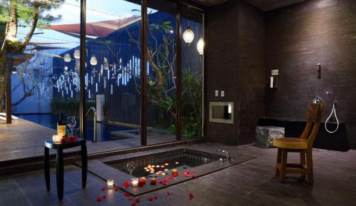 Poolside Suite