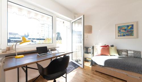 Apartment with Mountain View