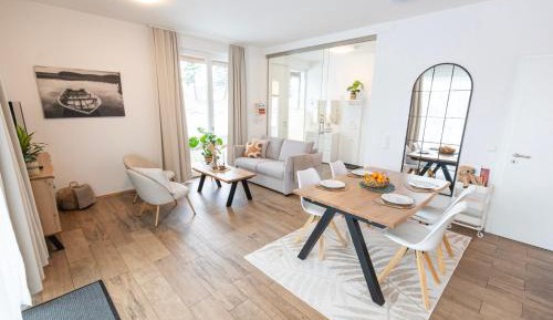 Apartment with Lake View