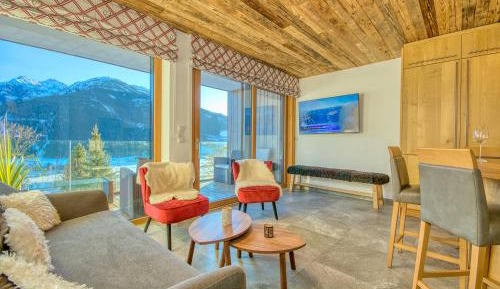 Apartment with Mountain View
