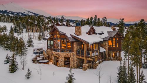 Six-Bedroom Holiday Home