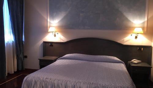 Deluxe Double Room (2 Adults + 1 Child)