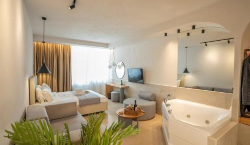 Queen Room with Spa Bath