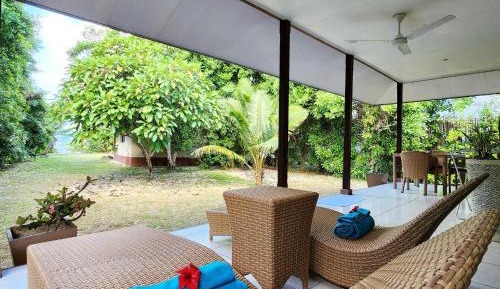Villa with Garden View