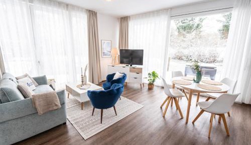 Apartment with Lake View