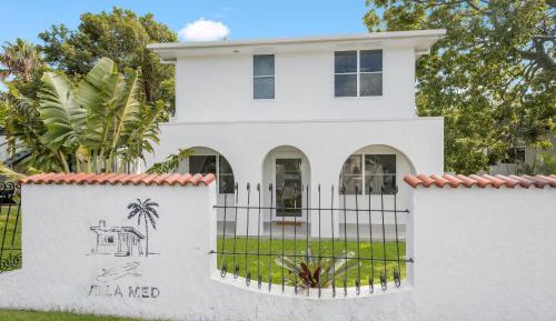 Villa with Garden View
