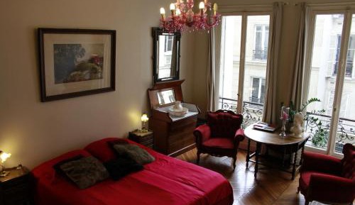 XL Room with Shared Bathroom