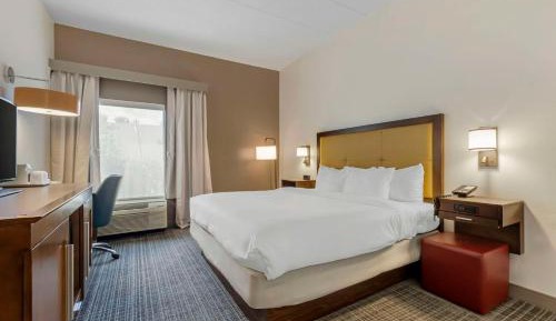 King Room with Roll-In Shower - Disability Access/Non Smoking