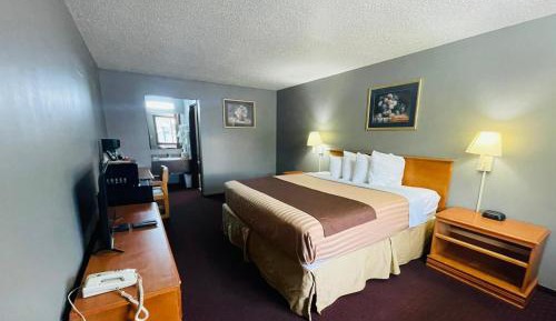 Deluxe King Room