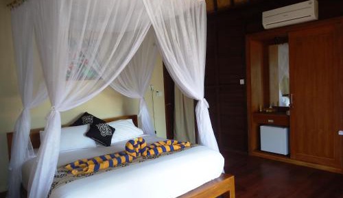 Bungalow with Partial Sea View