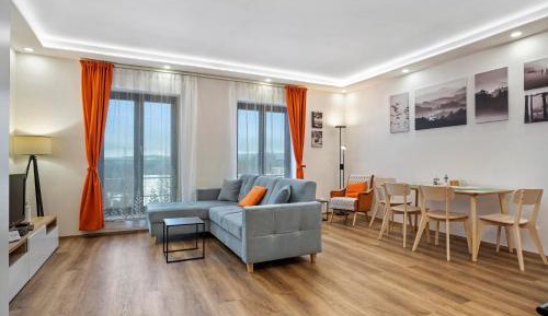 Apartment with Mountain View