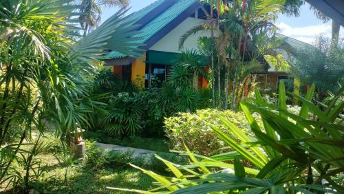 Bungalow with Garden View