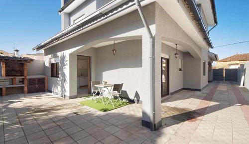Villa with Garden View