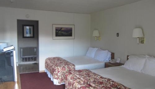 Queen Room with Two Queen Beds - Non-Smoking