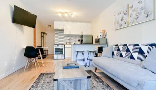 Apartment with Mountain View