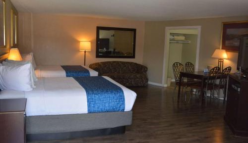 Deluxe Studio Suite with Two Queen Beds - Non-Smoking