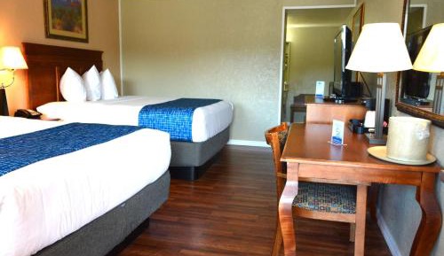 Queen Room with Two Queen Beds - Non-Smoking