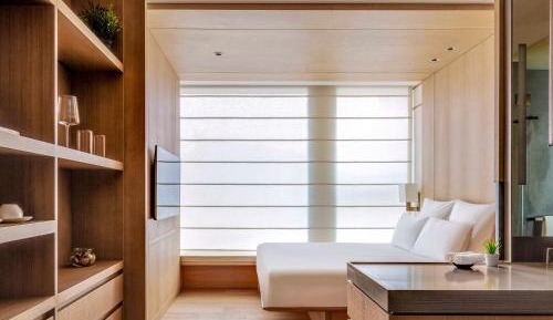 Superior King Room with City View