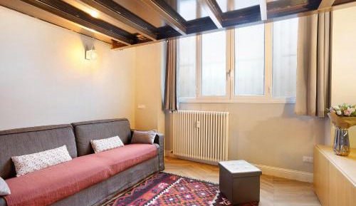 Superior One-Bedroom Apartment