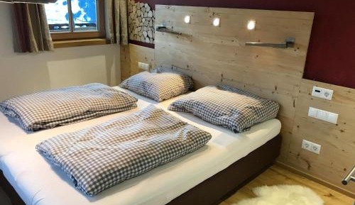 Two-Bedroom Apartment with Shower 