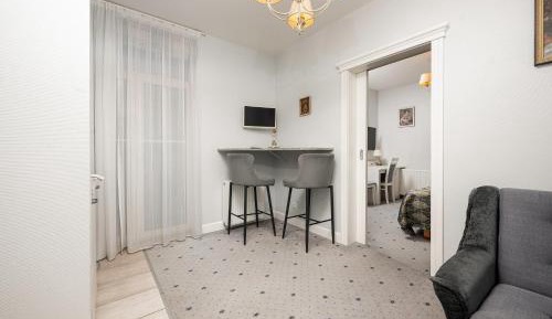 Family Room (2 Adults + 1 Child)