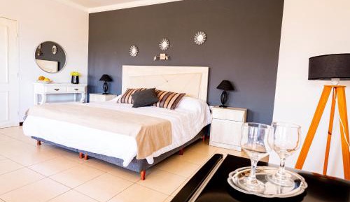 Queen Suite with Spa Bath